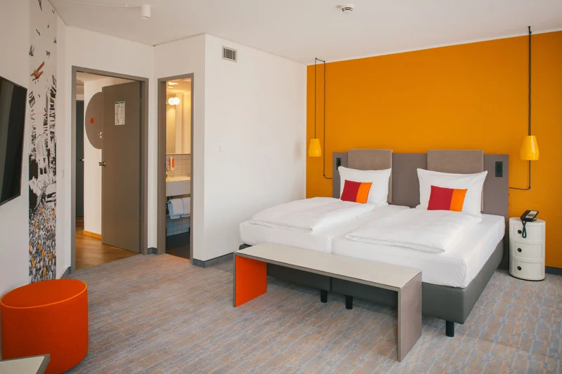 Hotelzimmer im Vienna House Easy mit Stahlzarge