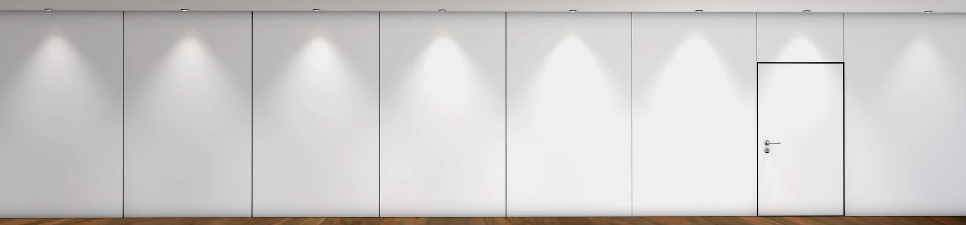 Sino-Zarge mit schmalem Zargenspiegel in einer hellen Wand